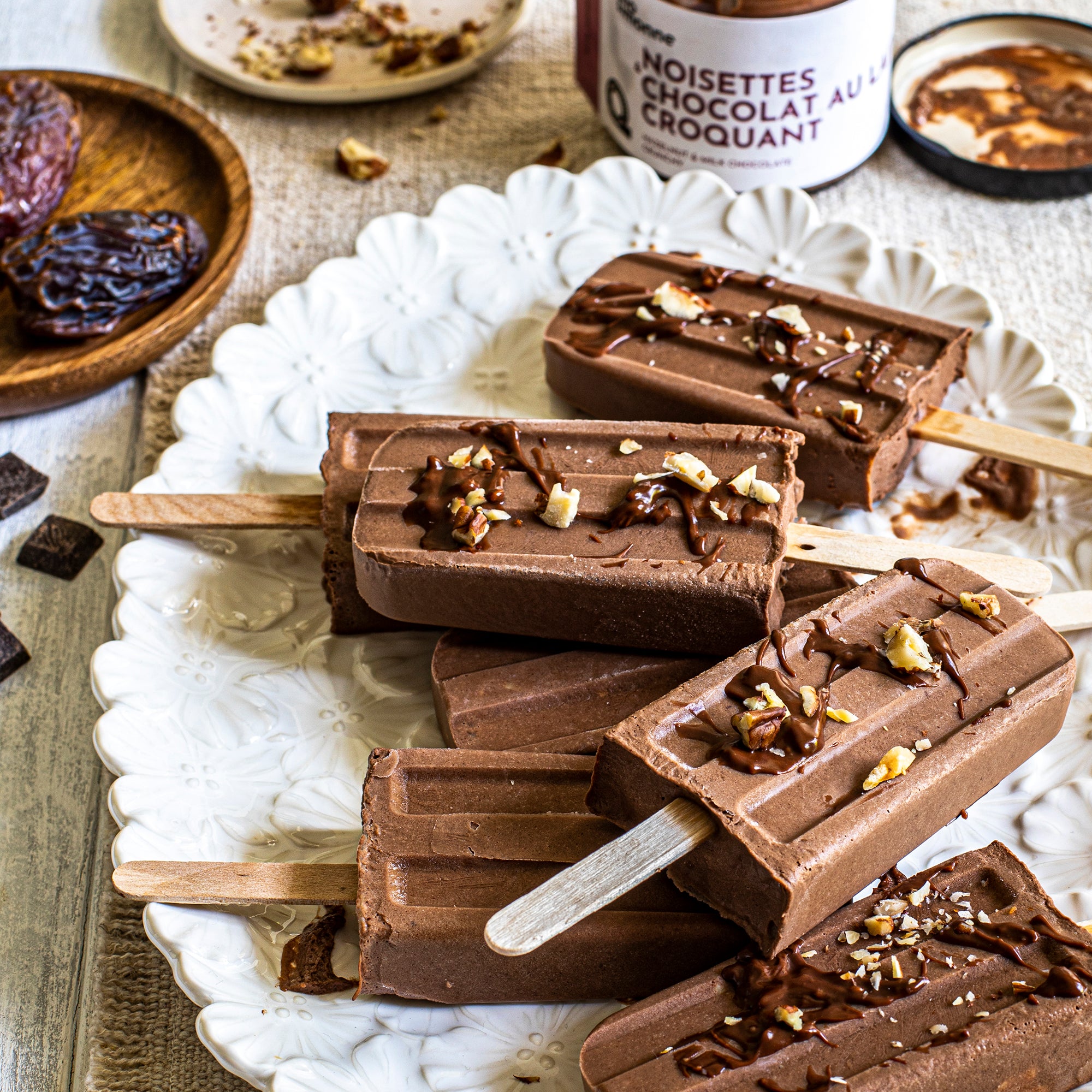 Popsicles aux fudge, noisettes et chocolait au lait