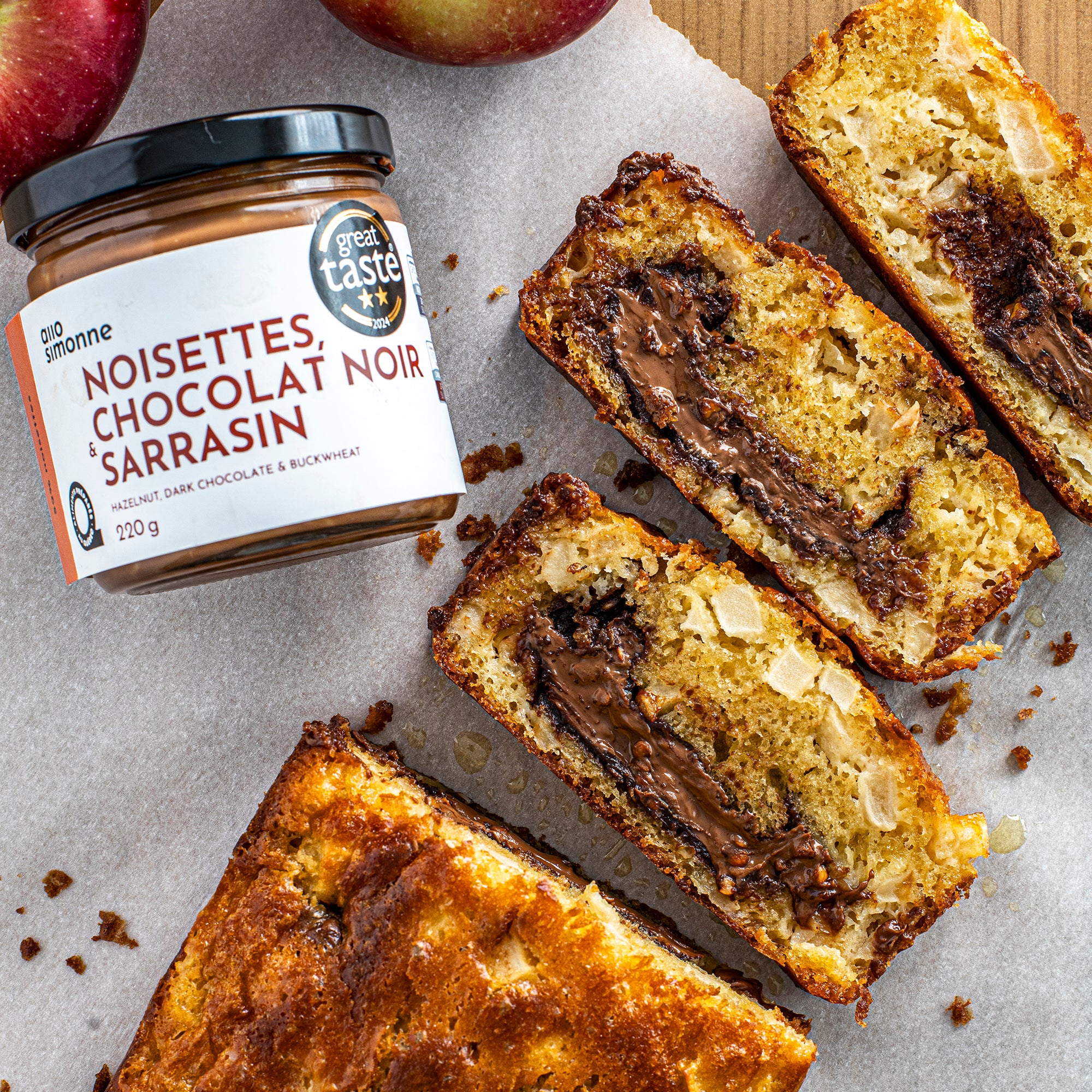 Quatre-quarts aux pommes, chocolat noir et sarrasin