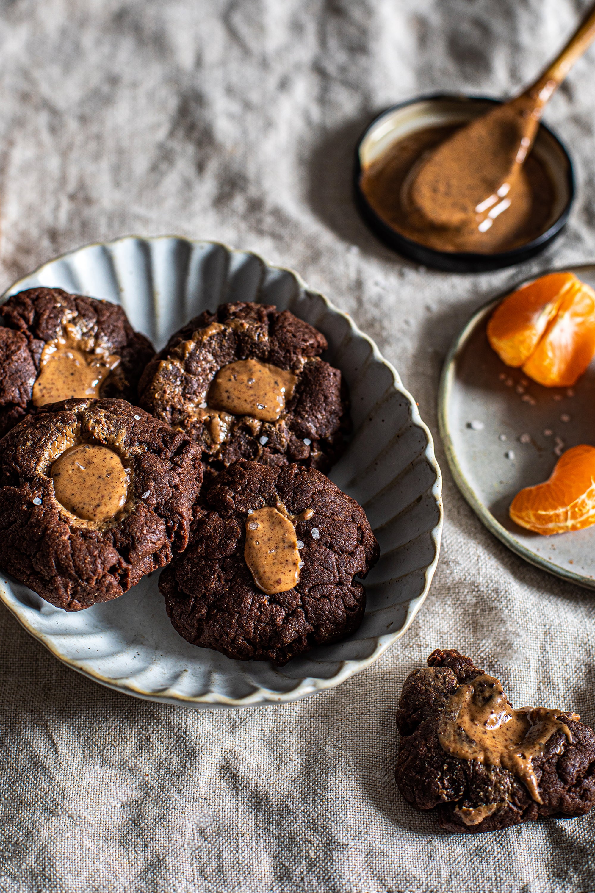 Biscuits choco moelleux fourrés amandes et cardamome