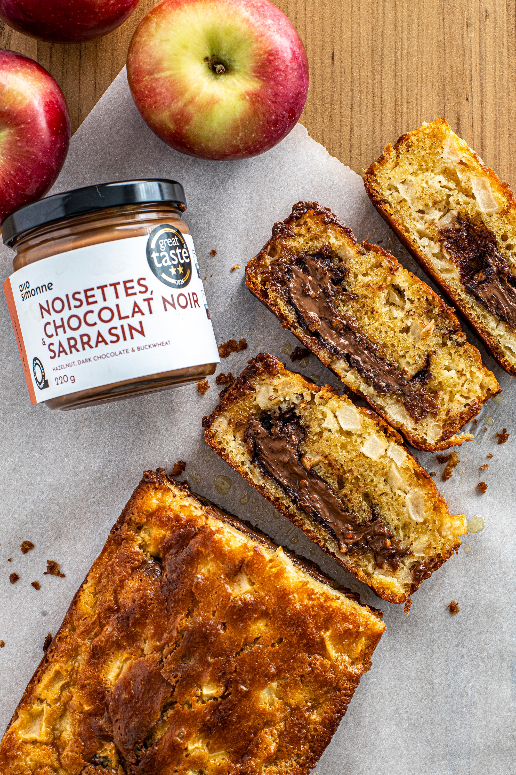 Quatre-quarts aux pommes, chocolat noir et sarrasin